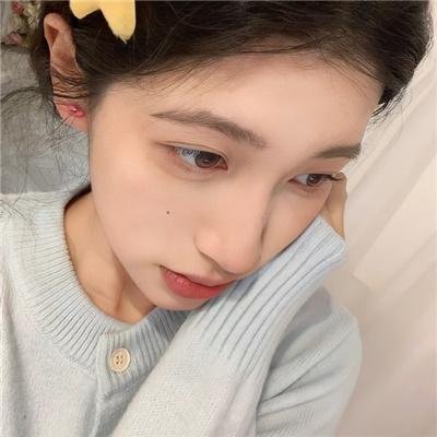 皎若云间月